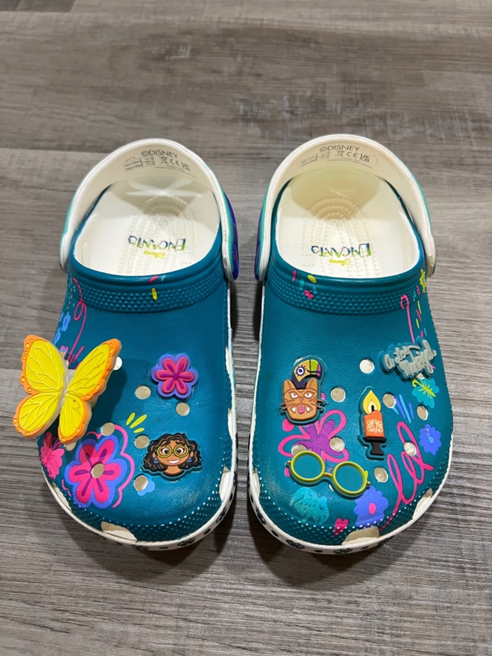 CROCS Disney Encanto size J2